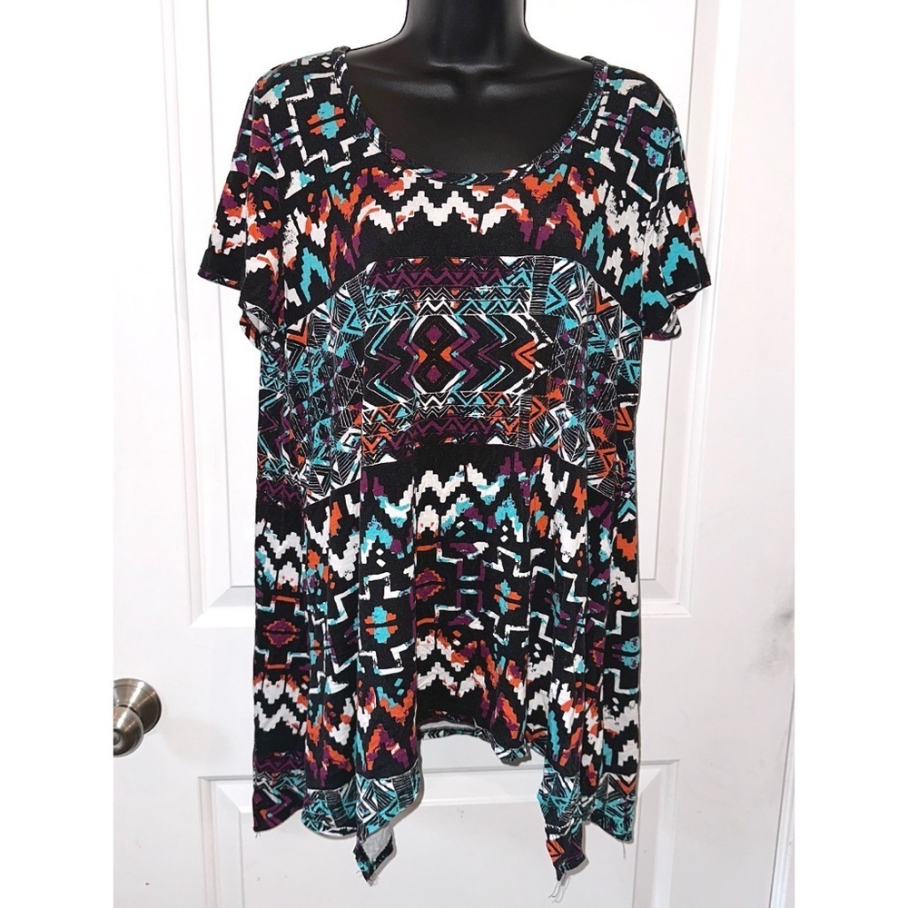 Premise Tunic Top with Shark Bite Hem Shirt Black & Multi